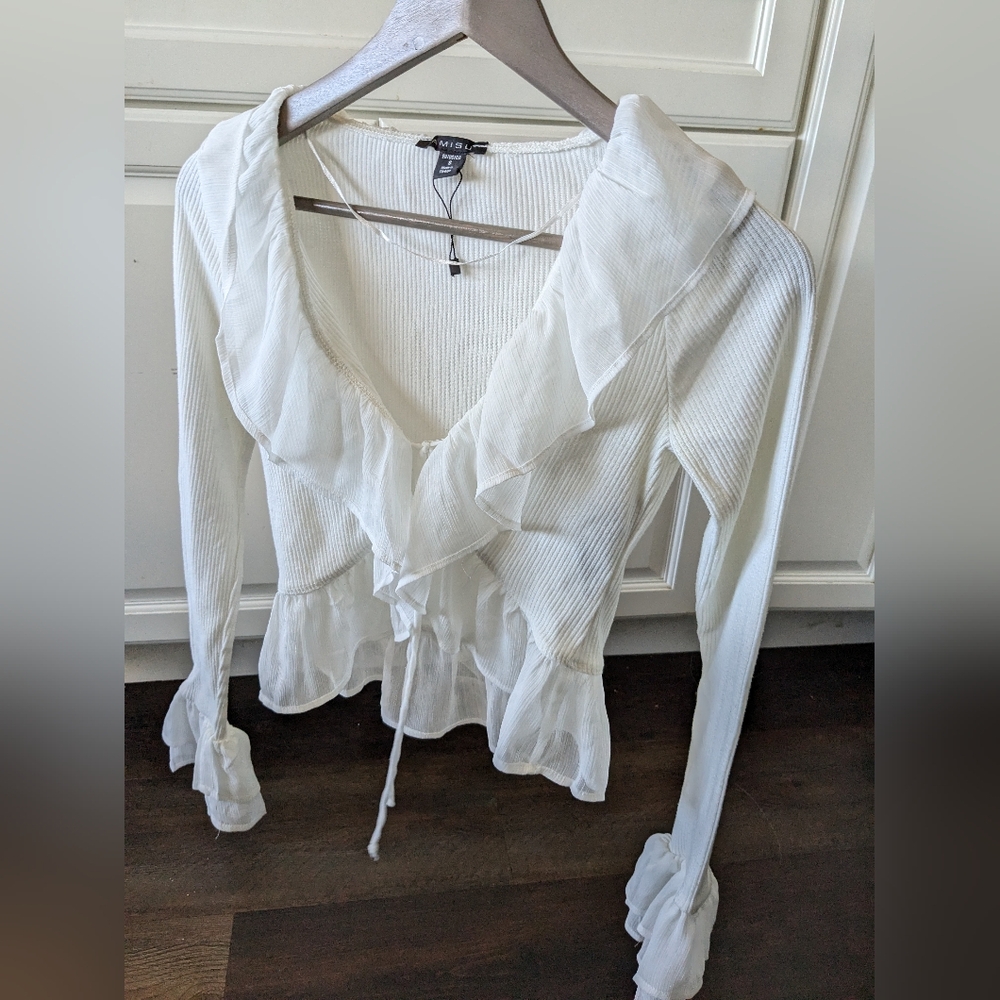 Beautiful brand new romantic ruffle top by Amisu small